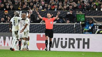 Junge, 633 Tage zu spät! ARD-Reporter mit frechem Schiri-Spruch bei Deutschland-Spiel