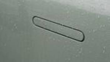 Fahrzeugsicherheit: Die Feuerwehr will das Auto öffnen. Aber da ist kein Türgriff