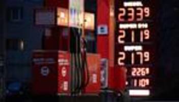 Hohe Spritpreise: Neue Preisregel an Tankstellen ab morgen