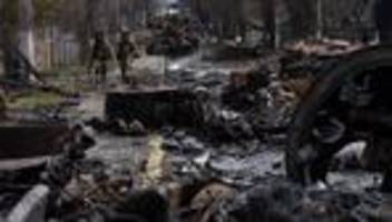 Krieg in der Ukraine: Vier Jahre nach Butscha-Massaker: EU-Außenminister in Kiew