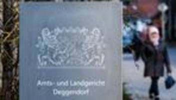 Prozesse: Qualvoller Tod - Frau soll Lebensgefährten vergiftet haben