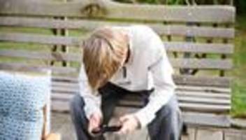 social media: frankreichs senat stimmt für social-media-verbot für jugendliche