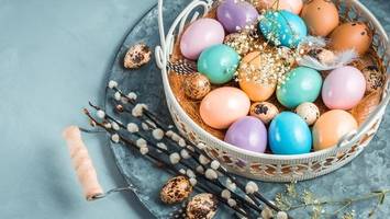 Die Geschichte der bunten Ostereier: Der Osterbrauch einfach erklärt