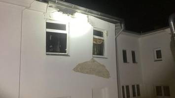 explosion in schöneberger haus – bauaufsicht sperrt wohnungen