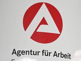 arbeitsmarkt: zahl der arbeitslosen fällt im märz um knapp 50 000