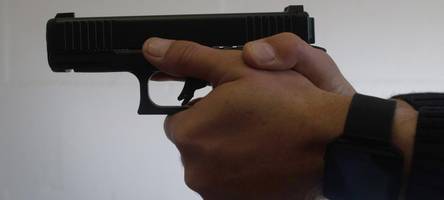 Einbrecher bedrohen 35-Jährige mit Pistole und verletzten sie und ihre fünf Kinder mit Reizgas