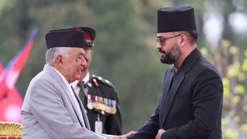 rapper wird premier und stößt auf nepals starres system