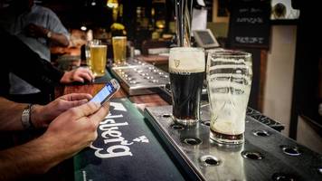 KI ruft 3000 Barkeeper an, um Bierpreise zu ermitteln: Nun senken Kneipen Preise, um wettbewerbsfähig zu bleiben