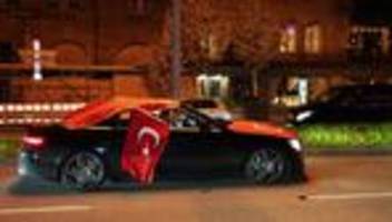 Fußball-Weltmeisterschaft: Türkei-Fans feiern WM-Einzug mit Korsos und Pyro: Festnahmen