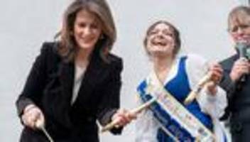 Landwirtschaft: Verdammt harte Arbeit - Ministerin würdigt Spargelanbau