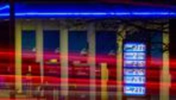 Neue Regel für Zapfsäulen: High Noon an der Tankstelle - Preissprung nur einmal täglich