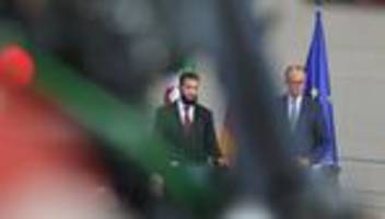 syrer in deutschland: so verlief die pressekonferenz von friedrich merz und ahmed al-scharaa