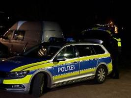 Entdeckung hinter Einfamilienhaus: Totes Baby in Mülltonne im Kreis Harburg entdeckt