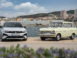 Klassiker oder Neuwagen?: Opels Facelift-Astra hat cooles Licht, aber verliert gegen den 60er-Oldie