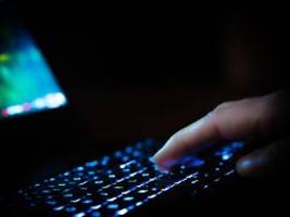 Mitglied der Reichsbürger-Szene?: Mann soll im Darknet zu Anschlägen auf Politiker aufgerufen haben