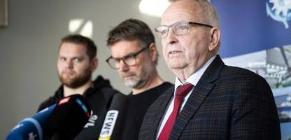 gestrandeter wal in mecklenburg-vorpommern: männer, die mit den tränen kämpfen