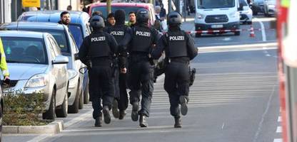 Solingen: Polizei offenbar wegen Messerangriff im Großeinsatz