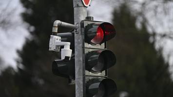 hightech auf der straße: stadt rüstet ampeln mit wärmebildkamera aus