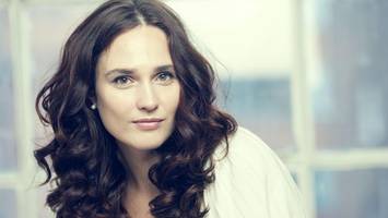 Mal zart, mal wild-besessen: Anna Vinnitskaya verzaubert in der Laeiszhalle