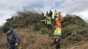 Osterfeuer an der Elbe: Wo und wie Gäste ihre Autos parken sollten