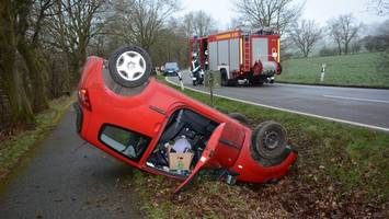 Renault überschlägt sich vor Golfclub: Fahrerin (59) angetrunken?