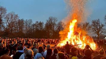 Tausende Besucher erwartet: Warum Norderstedt zwei große Osterfeuer hat