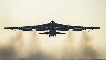 uralt-bomber b-52 im einsatz: fliegende „festung“ schießt auf den iran