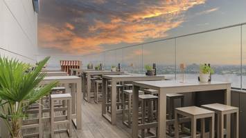 Diese Hamburger Rooftop-Bar gehört zu den besten Bars in Deutschland