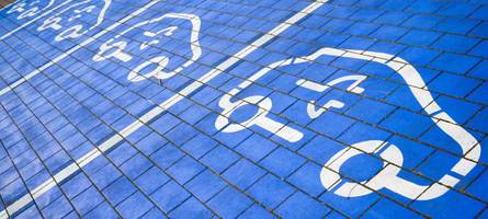 spritpreise auf rekordhoch: kommt jetzt die e-auto-wende?