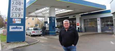 „Dann hauen sie halt mittags den Preis hoch“: Wie Tankstellen auf die Spritpreisbremse reagieren