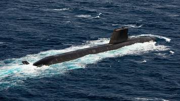 ein französisches atom-u-boot der suffren-klasse vollbringt in zusammenarbeit mit der us-marine eine historische premiere