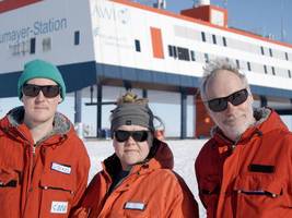 theater: wahnsinn im endlosen weiß