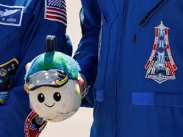 mondmission artemis: alle sind angeschnallt – nur einer nicht