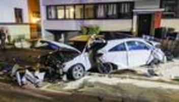 Abgehauen vor der Polizei: Unfall bei Verfolgungsjagd – Zwei 16-Jährige schwer verletzt