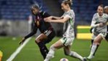 Frauenfußball: Drei späte Gegentore: Wolfsburg fliegt aus Champions League