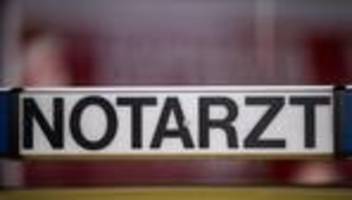 Gegen Baum gefahren: 53-Jähriger auf Landstraße tödlich verunglückt