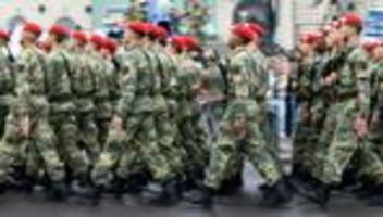 Gleichberechtigung: Gericht kippt Zopf-Verbot für Soldaten in Österreich