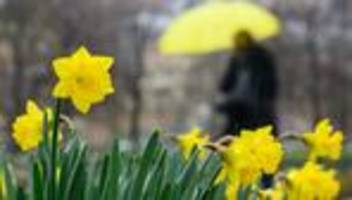 karwoche: wolken am tag - regen in der nacht