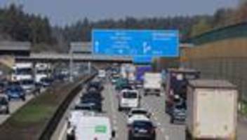 Reiseverkehr: Volle Autobahnen und viele Staus vor Ostern