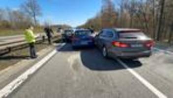 unterfranken: autofahrer rammt auf flucht polizeiwagen - fünf verletzte