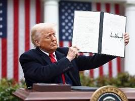 Ein Jahr Zoll-Chaos: Trumps große Handelswette - und warum er sie verloren hat