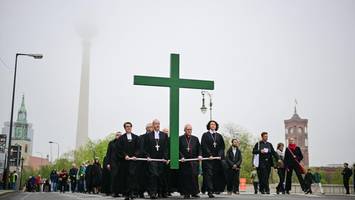 gottesdienste, konzerte und mehr: christen in berlin feiern ostern