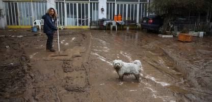 Italien und Griechenland: Überschwemmungen, Schnee und Saharastaub sorgen für Chaos
