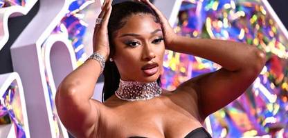 megan thee stallion meldet sich nach schwächeanfall zu wort