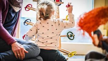 geburtenrückgang stürzt kitas in die krise: vom platzmangel zum Überangebot