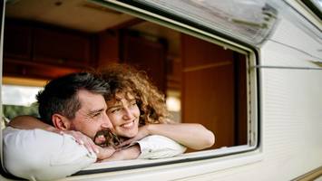 urlaub mit wohnmobil: finanztip rät zu 2-stufen-plan für günstige versicherung