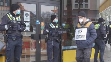 gefälligkeitsatteste für maskenbefreiung ausgestellt? hamburger arzt vor gericht