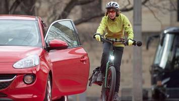 hamburg setzt sich im bund durch: so sollen dooring-unfälle verhindert werden