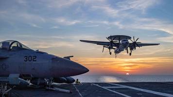 letzter katapultstart vor größeren wartungsarbeiten an der e-2c hawkeye fr3