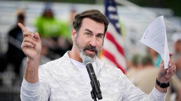 Schauspieler Rob Riggle ging nach Anruf bei FBI zu den Marines